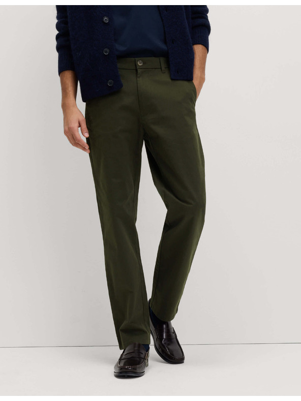 Marks & Spencer Raztegljive hlače chino običajnega kroja Marks & Spencer zelena