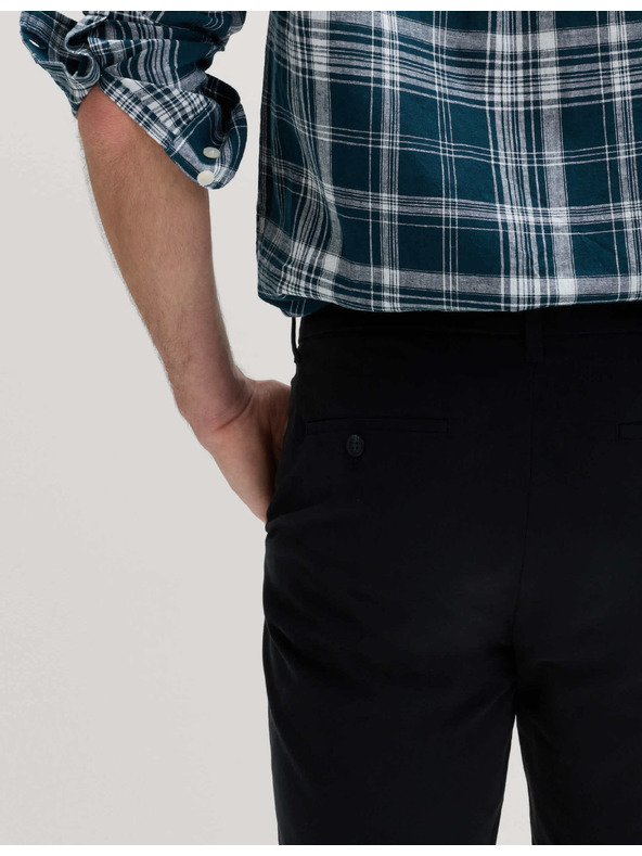 Marks & Spencer Raztegljive chino kratke hlače, normalen kroj Marks & Spencer črna