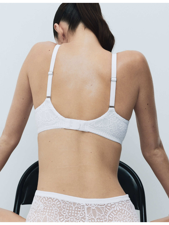 Marks & Spencer Modna halja Body Soft™ s polnimi modrčki brez žic, vel. A–E Marks & Spencer bela